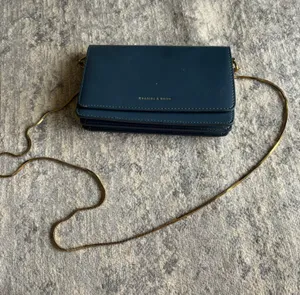 CHARLES & KEITHBasic Front-Flap Clutch Pre-Owned thumbnail 1
