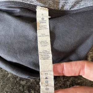 Lululemon Size 8 Speed Up‎ Short Alarming Ombre Vertical Stripe In Gray Coal thumbnail 4