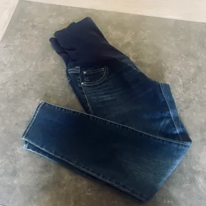 Sustainable Secret Fit Belly Skinny Leg Maternity Jeans thumbnail 8