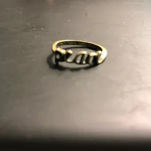 Antique gold peace ring thumbnail 3