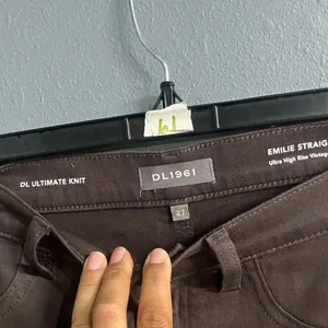 DL1961 ultimate knit Emilie Straight-Leg ultra high rise vintage 31” dark cocoa thumbnail 3