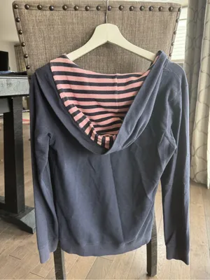 Women’s Old Navy Navy and Pink Striped Knit Top thumbnail 4