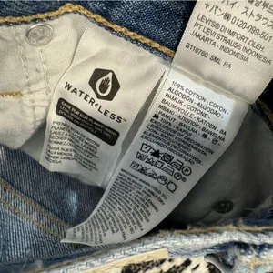 NWT Levi’s SilverTab Distressed High Rise Mom Shorts size 27 NEW thumbnail 13