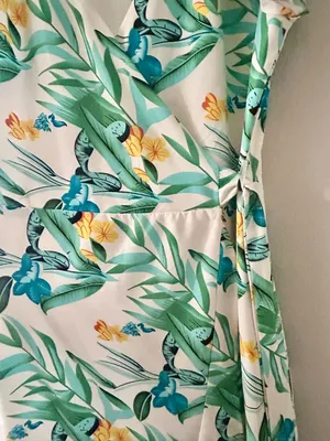 Vine Tree Tropical Wrap Maxi Dress in Size Large thumbnail 5