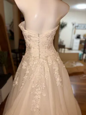 Classic Ivory Strapless Lace & Tulle Wedding Dress thumbnail 6