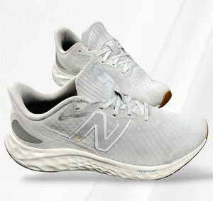 New Balance Fresh Foam Arishi v4 Light Grey White Gum Runnin Shoes WARISEG4 8.5W thumbnail 1