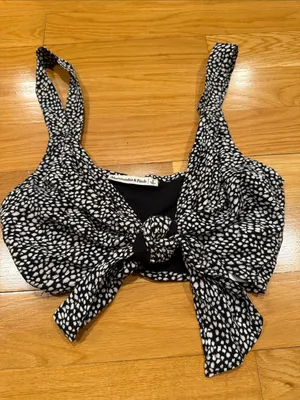 Abercrombie & Fitch top size small. thumbnail 1