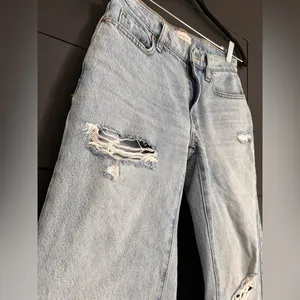 PACSUN Distressed Lightwash Denim Jeans 90’s Straight Women’s Sz 23 EUC thumbnail 2