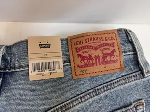 Levi’s 501 Mid Thigh Shorts Women’s NWT Light Wash Button Fly Denim Size 28 thumbnail 3
