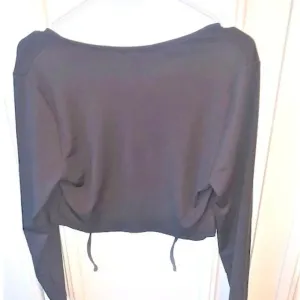 Black long sleeve lace up back crop top‎ thumbnail 2
