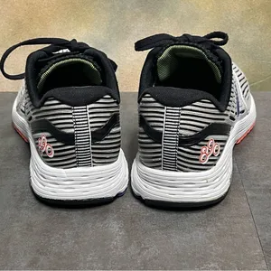 New Balance 890V6 Gray/Black Women's Running Shoes Size 10B thumbnail 7