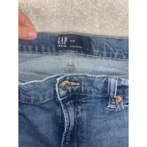 GAP Jeans Women's Blue 6/28 Distressed Regular‎ Girlfriend Mid Rise Wash Denim thumbnail 3