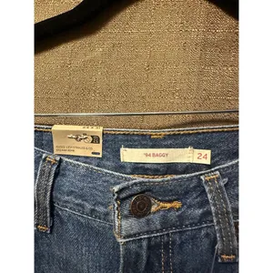 NWT Levis 94 Baggy Mid Rise Straight Leg Jeans Size 24x31 thumbnail 6