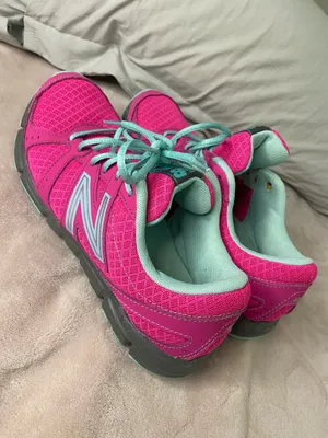 New Balance 550v3 Womens Running Shoes Size 7.5 thumbnail 4