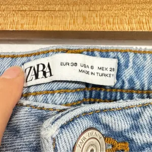 Zara Blue High Rise Straight Leg Jeans Womens 6 Slit at Ankle Button Fly Light thumbnail 7