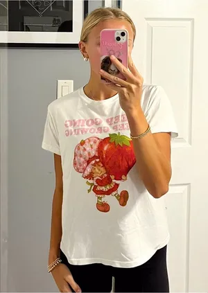Strawberry Shortcake Keep On Growing Tee Size M thumbnail 1