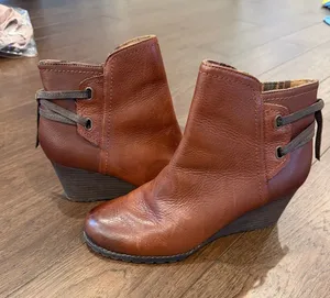 Cobb Hill By Rockport Shoes Lucinda Back Tie Ankle Booties Size 9 - C1-064 thumbnail 1