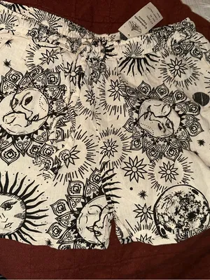 Kathmandu NWT XL Women's White Sun & Moon Print Shorts thumbnail 1