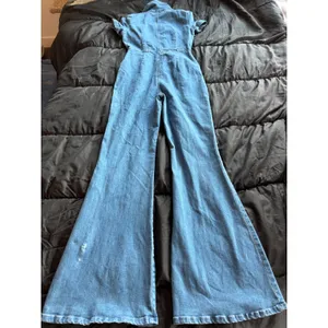 WILDGAT Denim Jumpsuit Medium Wash Short Sleeve Flare Leg Zip Front Blue Small thumbnail 4