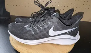 Nike Air Zoom Vomero Nike React Black White Trainer 10.5‎ Woman AH7858-011 thumbnail 1