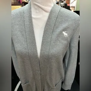 Abercrombie & Fitch sz medium gray top thumbnail 2