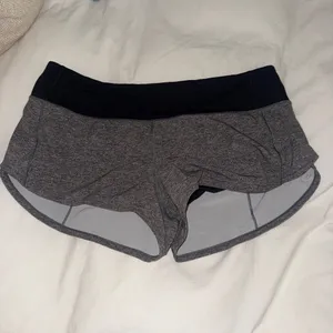 Lululemon Shorts Hotty Hot thumbnail 2