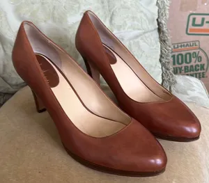 COPY - Beautiful leather cole haan heels in excellent condition thumbnail 1