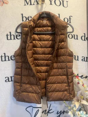UniQlo Ultra Light Down Vest Women’s Medium Packable Full Zip Puffer [COPY] thumbnail 4