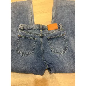 Princess Polly Hawke Frayed‎ Straight Leg Jeans - Mid Blue (Size US 2) thumbnail 4