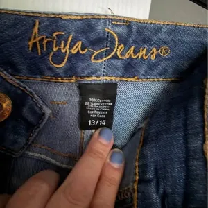 Ariya Jeans Embellished Flare - Size 13/14 Women's Ariya Jeans Y2K embroidered thumbnail 3