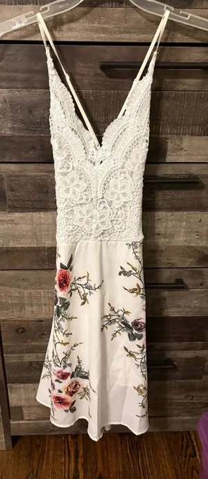 ROMWE White Lace Bodice Floral Dress thumbnail 1