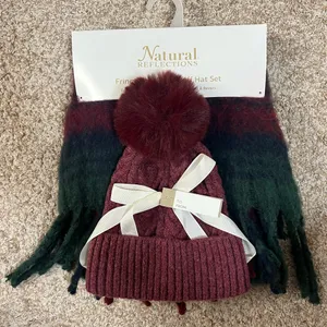 Natural Reflections Maroon and‎ Dark Green Scarf and Hat Set thumbnail 1