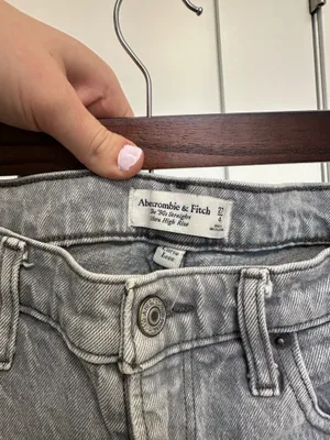 Abercrombie 90s Straight High-Rise Curve Love thumbnail 5
