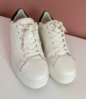 Kurt Geiger White Leather Sneakers thumbnail 1