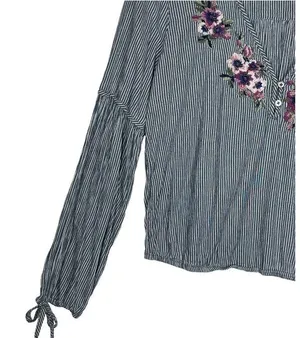 Abercrombie Fitch Top Womens M V Neck Embroidered Cropped Striped Long Sleeves thumbnail 5