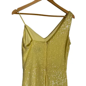 Xscape Yellow Sequined Asymmetric Neck Slit Sleeveless V-Neck Formal Gown Size 6 thumbnail 6