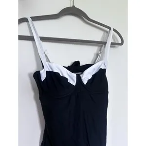 NWT Quince Black & White Italian Underwire One-Piece Swimsuit Size Small thumbnail 3