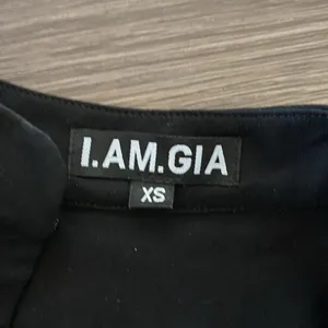 I am Gia black top thumbnail 2