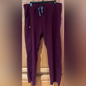FIGS Burgundy Casma Three-Pocket Top & Kade Cargo Scrub Pants Set Size XL/XXL‎ thumbnail 15