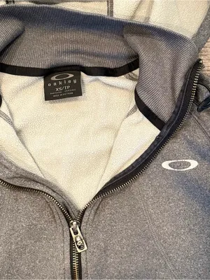 Oakley Women's Grey Athletic Full Zip Hoodie Thumbholes XS Activewear Athleisure thumbnail 2