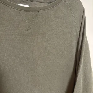 LL Bean Women’s Shirt Long‎ Sleeve Waffle Texture Crew Neck Green XL Petite thumbnail 2