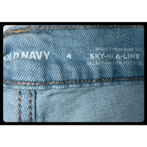 Old Navy Jean Shorts Women 4 Light Wash Sky-Hi A-Line Frayed Denim thumbnail 2