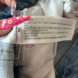 Abercrombie & Fitch The Mom Mid Rise Jean Shorts thumbnail 4