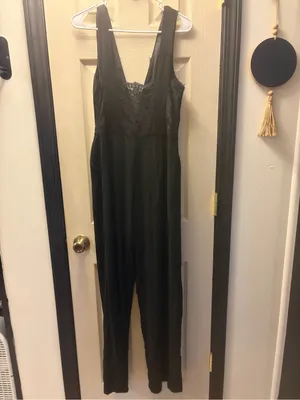 Lulu's Black Deep V-Neck Wide-Leg Lace Back Jumpsuit with Pockets medium thumbnail 5