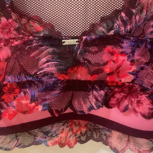 VS PINK Floral Orchid Wildflower High Neck Mesh Push Up Bralette $40 EUC M thumbnail 5