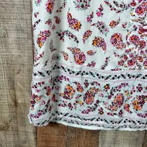 Old Navy White Floral Paisley Rayon Flutter Sleeve Button V-Neck Blouse Boho M thumbnail 2