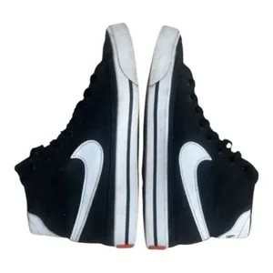 Women’s Nike Court Legacy Canvas Sneakers Size 7 Mid Black White Lace Up Shoes thumbnail 4