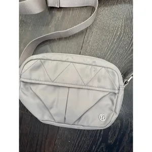 Lululemon Women’s Light Gray Fanny Waist Bag thumbnail 2