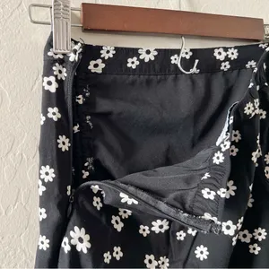 Hollister Black & White Floral High-Rise Cinched Midi Skirt thumbnail 6