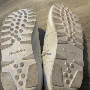 Reebok Classic Women’s 10 White Sneakers thumbnail 4
